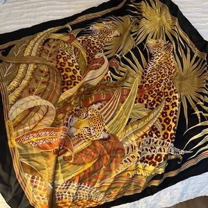 Beautiful silk scarf Ferragamo